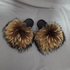 Womens Fur slides now available for preorder !! available for size 6 - 10.5